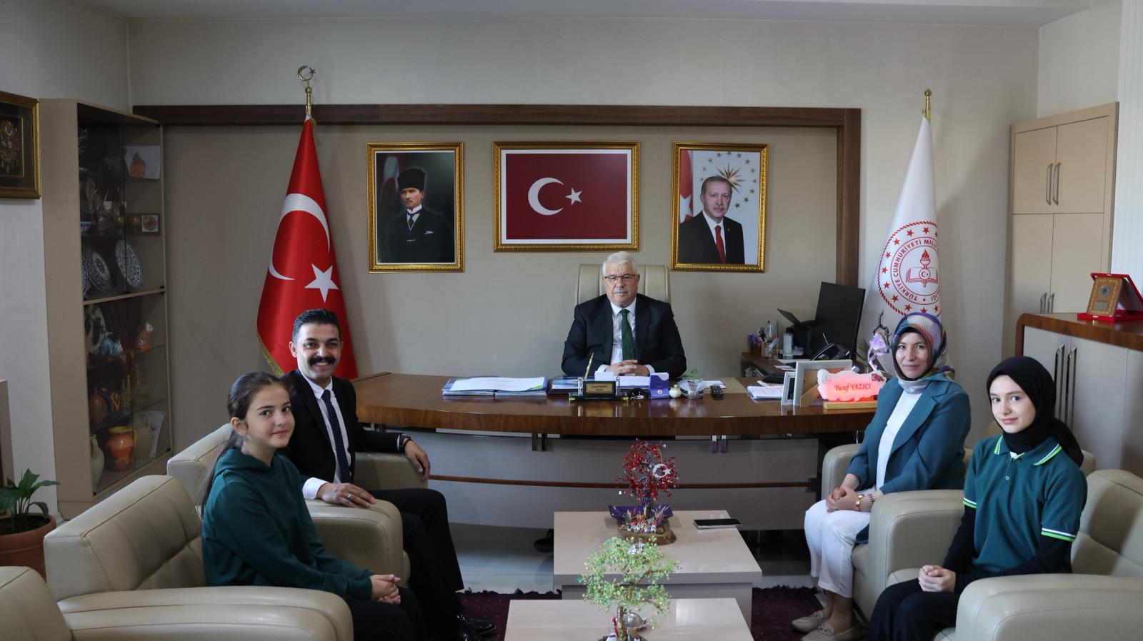 Gazi Ortaokuluna 'Çevre Berat'ı Ödülü Takdim Edildi